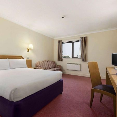 Days Inn Stafford Buitenkant foto