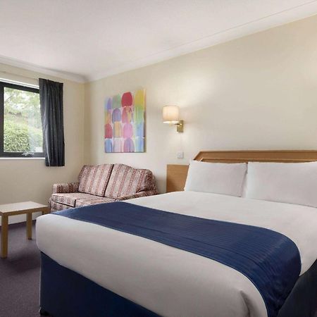 Days Inn Stafford Buitenkant foto