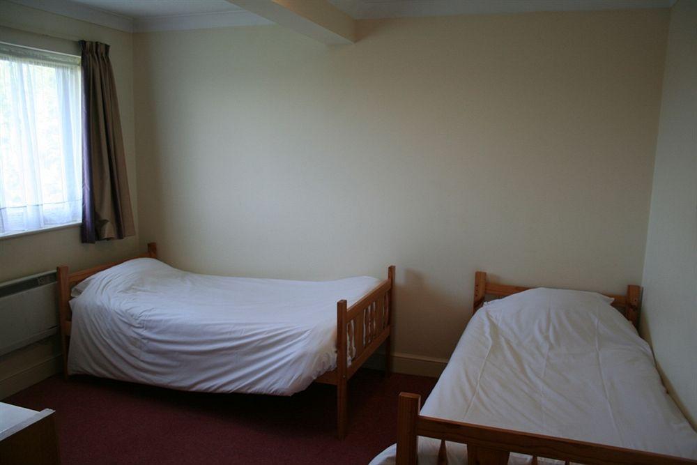 Days Inn Stafford Buitenkant foto