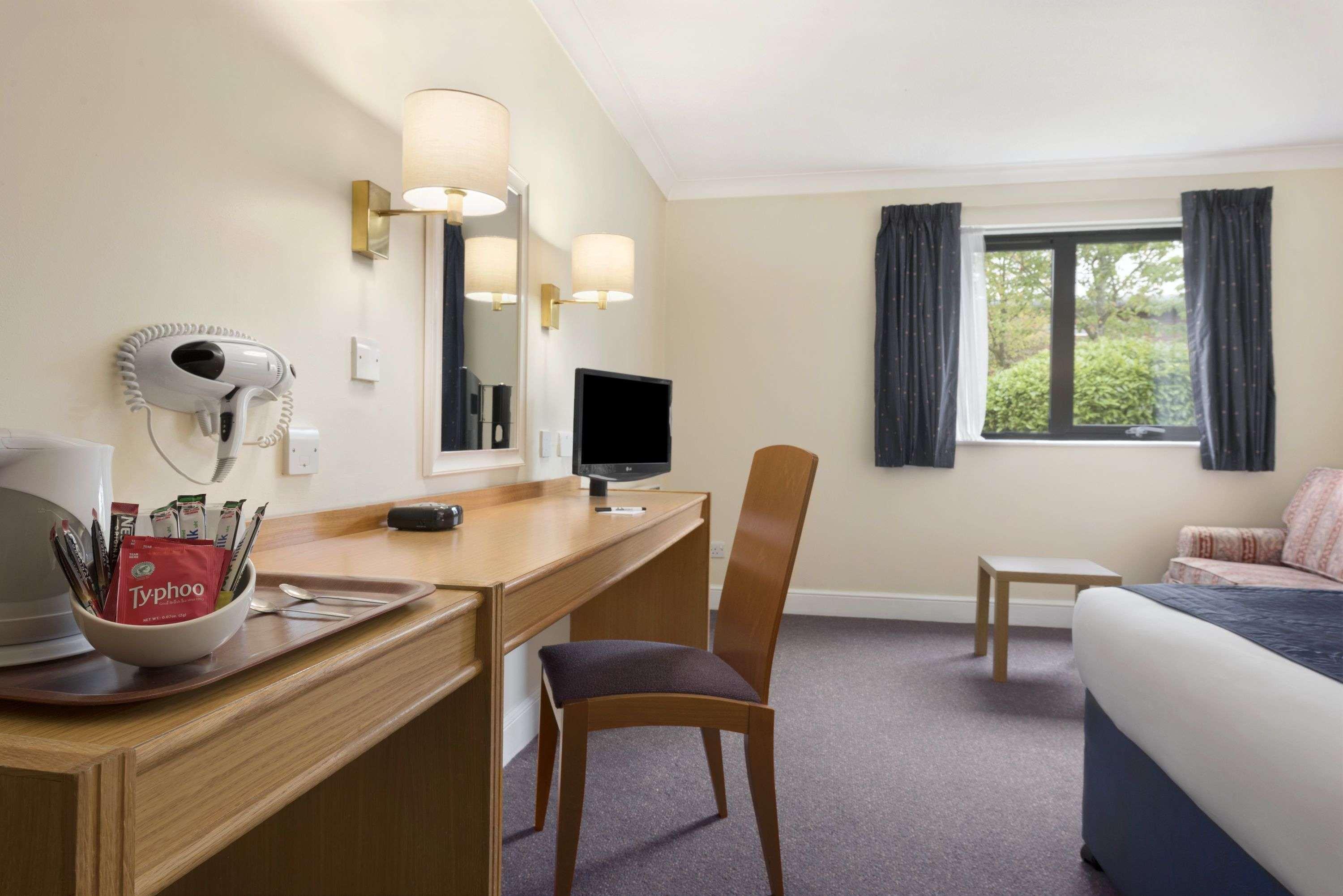 Days Inn Stafford Buitenkant foto