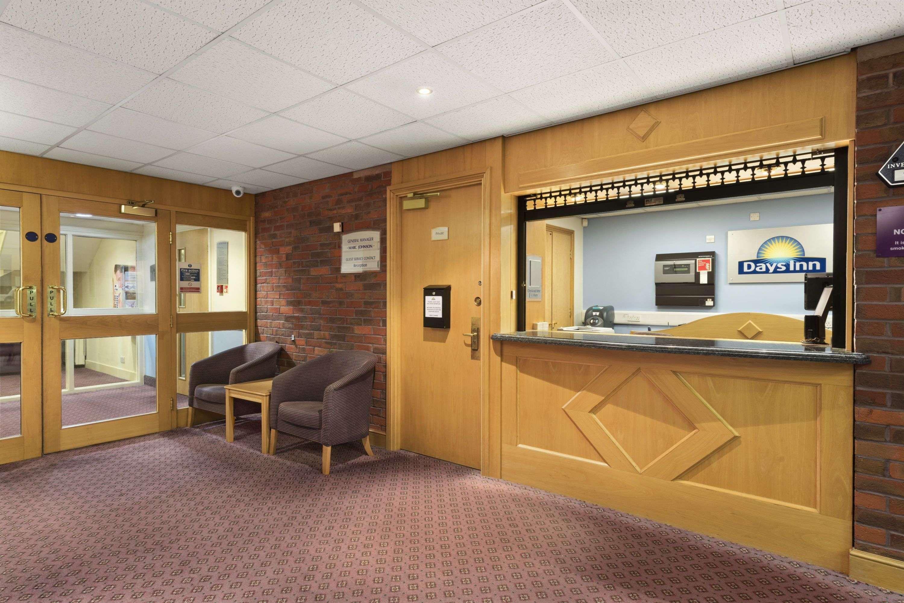 Days Inn Stafford Buitenkant foto