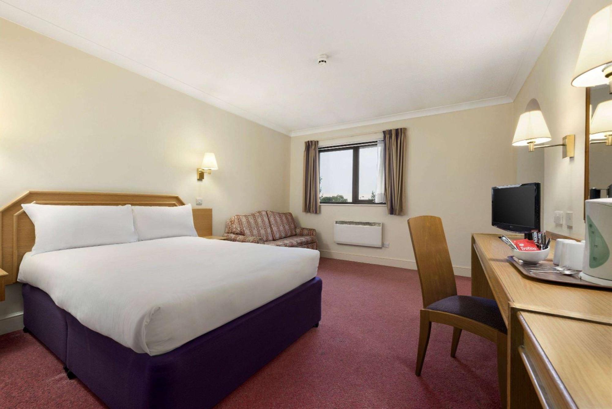 Days Inn Stafford Buitenkant foto