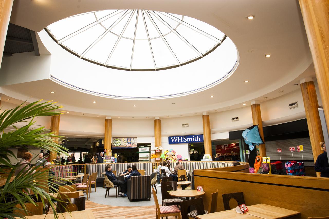 Days Inn Stafford Buitenkant foto
